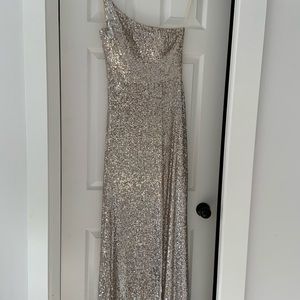 Beautiful formal gown!